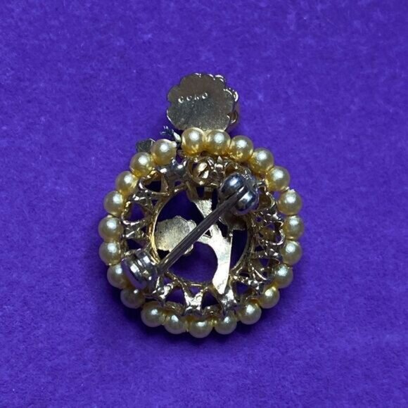 Vintage Gold Plated Coro Pearl Brooch - Picture 3 of 5